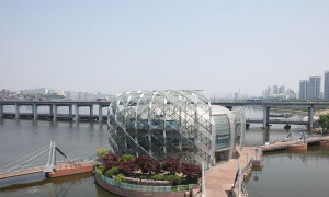 Ninety-two million dollar spent annually on landscaping along the Han River