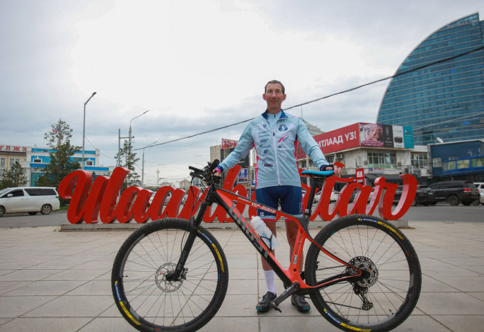 German athlete Guido Kunze to set Guinness record by cycling in Mongolia