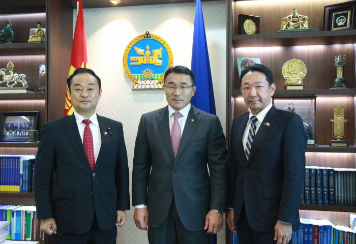 Mayor receives members of the Japanese House of Representatives