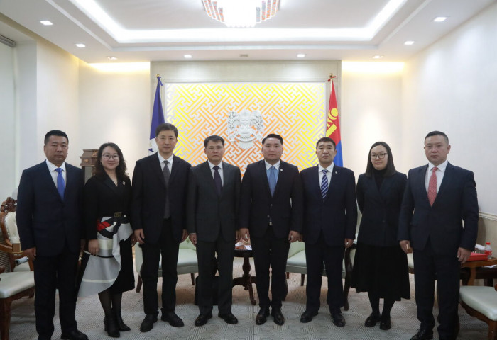Meeting held with the representatives of Hohhot