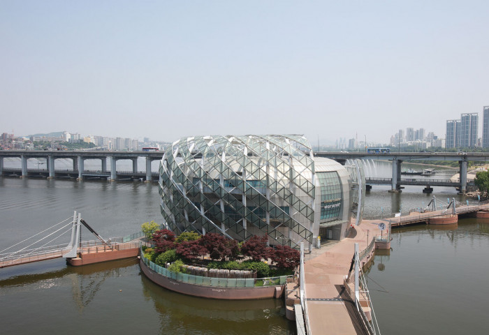 Ninety-two million dollar spent annually on landscaping along the Han River