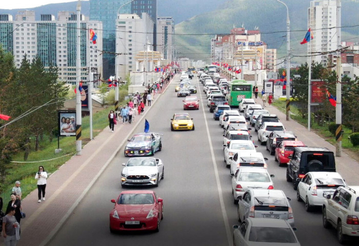 Sports car parade and exhibition held in capital city center